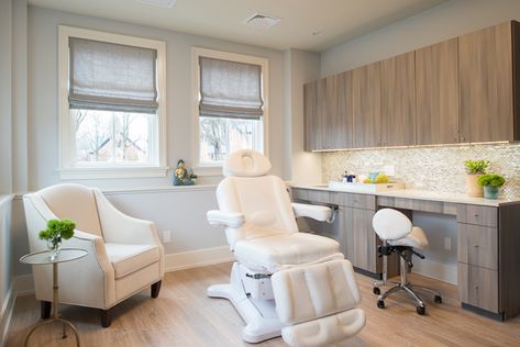 Medical Spa Interior Design - Spa Design Ideas + Plans - Michele Pelafas Medical Office Decor, Esthetician Room Decor, Kedokteran Gigi, Esthetics Room, Spa Room Decor, Spa Interior Design, Medical Office Design, Esthetician Room, Spa Rooms