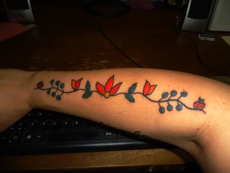 thanks to Jules down at Golden Tattoo parlor in Brampton, I love my Ojibwe floral tat Ojibwe Floral Tattoo, Indigenous Floral Tattoo, Ojibwe Tattoo, Tattoo For Love, Anishinaabe Art, Ojibwe Floral Design, Indigenous Tattoo, Golden Tattoo, Ojibwe Floral