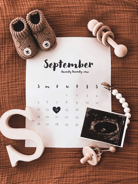 Pregnancy Announcement Due September, Baby Due In September Announcement, Baby Accouncement Ideas, Baby Annoucment Idea, Baby Announcement Ideas Social Media, We’re Expecting Announcement, Minimalist Pregnancy Announcement, Aesthetic Baby Announcement, Pregnancy Announcement September