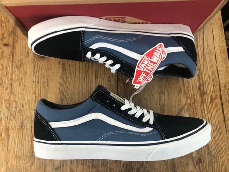 Black And Blue Vans, Vans Azul, Black Vans Shoes, Vans Aesthetic, Vans Old School, Tenis Vans, Vans Original, Old Skool Black, Blue Vans