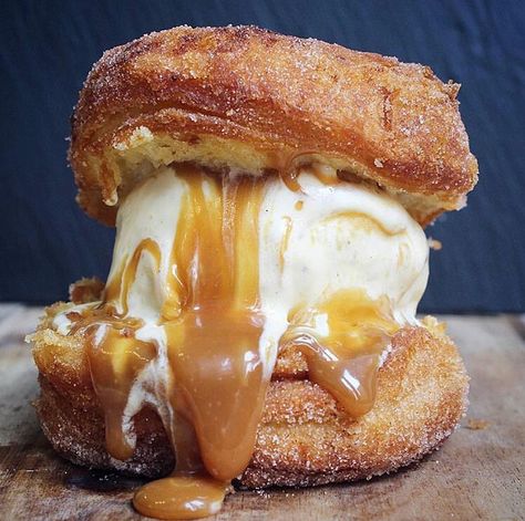 Salted caramel Donut ice cream sandwich Caramel Donut, Desserts Ice Cream, Salted Caramels, Donut Ice Cream, Donut Dessert, Cronut, Healing Journaling, Slow Cooker Desserts, Delicious Snacks