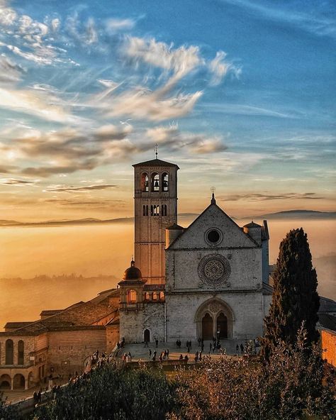 Europe Pics, Assisi Italy, Europe 2024, Watercolour Ideas, Travel Card, Italy Painting, Senior Trip, San Francesco, Travel Cards