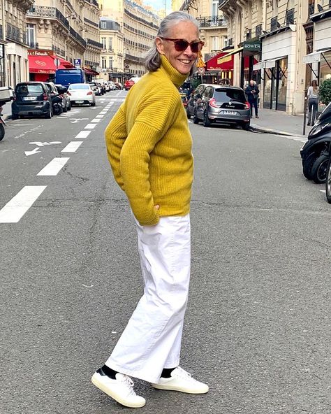 Linda Wright (@lindavwright) sur Instagram : #Fashion Week in Paris, and I start my rounds of visiting #styleover40 #SS2020 #fab50 #40fabstyle #casualchic #yellowknit #whitepants #whitesneakers Utility Pants Outfit, Linda Wright Style, Linda Wright, Week In Paris, White Slacks, All Continents, Makes No Sense, Make A Decision, Ageless Style