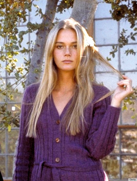 Julie Barnes, Peggy Lipton, 1970s Hairstyles, 70s Hair, Retro Tattoos, Mod Squad, Hair Icon, Fashion Articles, Long Blonde