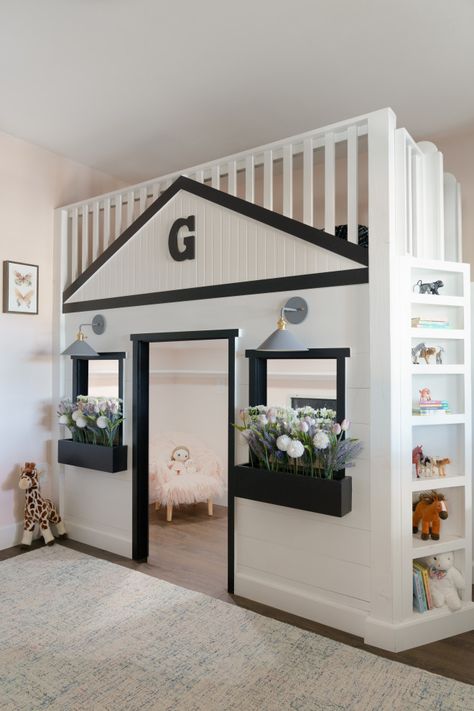 Cool built in fun building House Bed Boys Room, Built In Beds, Bunk Bed House, Dream House Farmhouse, Playhouse Loft Bed, Kids Bedroom Makeover, Kids Room Grey, Fun Kids Room, Cottage Bathroom