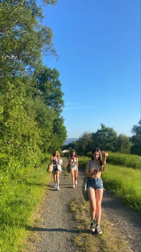 summer 2023 with my best friends ! Scottish Summer, Summer Picture Poses, Shotting Photo, Teen Summer, Summer Fun List, Summer Plans, Summer Goals, Summer 3, Summer Friends