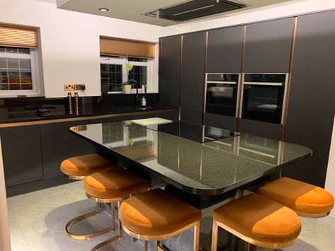 Cooper And Black Kitchen, Kitchen With Orange Accents, Black And Copper Kitchen, Wren Kitchens, Wren Kitchen, Small Kitchen Design, Laminate Worktop, Design Kitchen Ideas, Apartment Vibes