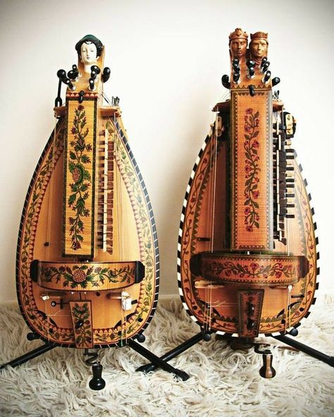 Old Musical Instruments, Hurdy Gurdy, Medieval Music, Harps Music, Instruments Art, Folk Instruments, Bagpipes, Musical Art, Making Music