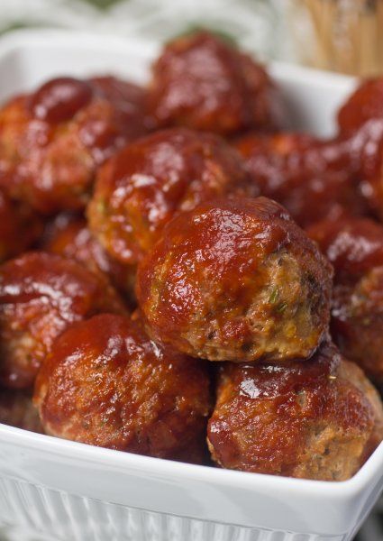 Balsamic Glazed Meatballs Balsamic Meatballs, Light Eating, Bread Crumbs Recipe, Glazed Meatballs, Meatball Sauce, True Wallet, Easy Clean Eating, Balsamic Glaze, Small Plates