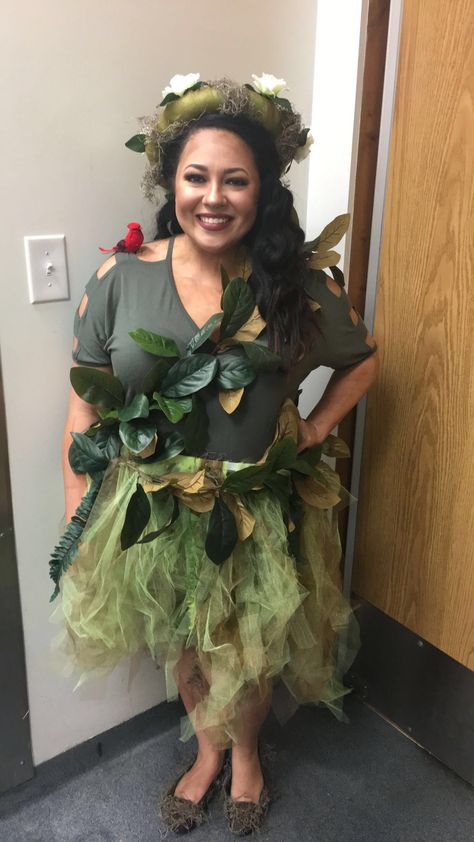 Mother Nature. Halloween costume. Diy Tree Costume Women, Mother Earth Costume Diy, Jungle Costume Women, Nature Halloween Costumes, Tree Costume Woman, Mother Nature Halloween Costume, Mother Earth Costume, Mother Nature Costume Diy, Mother Nature Costume Halloween