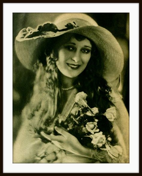 Delores Costello - 1926 Dolores Costello, Style Année 20, John Barrymore, Mary Pickford, Silent Film Stars, Vintage Blog, Silent Movie, Drew Barrymore, Old Hollywood Glamour