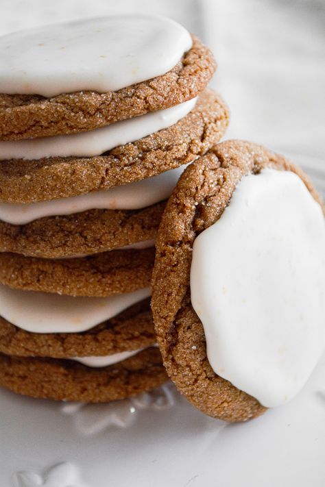 Soft ginger molasses cookies topped with sweet and tart lemon icing for a perfect holiday cookie! A high altitude tested recipe. Soft Ginger Molasses Cookies, Lemon Icing Recipe, Chewy Ginger Molasses Cookies, Cookies With Lemon, Eggnog French Toast, Ginger Molasses, Cookies Holiday, Streusel Coffee Cake, Food Cookies