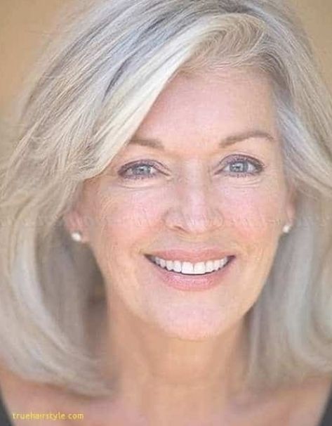 Awesome Mid Length Hairstyles for 60 Year Old Woman ... #weddinghairstyles #hairstyles Mid Hairstyles, Balayage Straight, 2020 Hairstyles, Hair Length Chart, Old Hairstyles, Hair Color Crazy, Medium Bob Hairstyles, Short Hairstyles For Thick Hair, Bob Hairstyles For Fine Hair