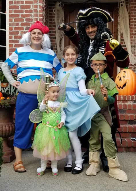 Peter Pan family costumes - Captain Hook, Mr Smee, Wendy, Peter Pan and Tinkerbell. Smee Peter Pan Costumes, Robin Hood Family Halloween Costumes, Peter Pan Family Costume Ideas, Family Tinkerbell Halloween Costumes, Family Peter Pan Halloween Costumes, Captain Hook And Smee Costume Diy, Hook Family Costume, Tinkerbell Family Costume, Disney Family Costumes For 5