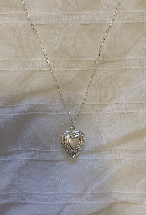 silver heart locket necklace Silver Necklaces Aesthetic, Heart Locket Necklace Silver, Locket Ideas, Silver Heart Locket, Cream Aesthetic, Heart Locket Necklace, Jewelry Accessories Ideas, Silver Lockets, Silver Heart Necklace