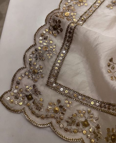 Duppattas Designs Ideas, Velvet Suit Design, Asian Wedding Dress Pakistani, Homemade Bows, Gala Design, Embroidery Fashion Detail, Pakistani Fashion Party Wear, Saree Designs Party Wear, Bead Embroidery Patterns