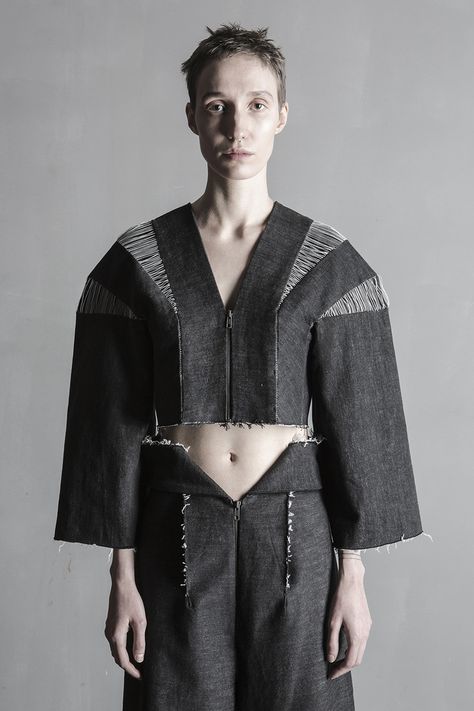 Genderless Fashion, Slow Fashion Movement, Quirky Fashion, Monochrome Fashion, Clothing Details, Fashion Photoshoot, Mode Inspiration, Fashion Labels, Fashion Illustration