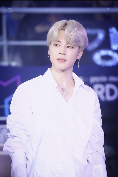 181106 #BTS #JIMIN Jimin White, Jimin Selca, Park Jimin Cute, Bts Chibi, Park Jimin Bts, Bts Boys, Bts Pictures, Korean Singer, Kim Seokjin