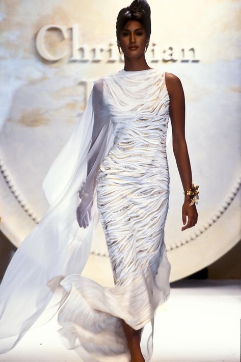 1990 Runway, Iconic Runway, Yasmeen Ghauri, Dior Collection, 90s Runway Fashion, Original Supermodels, Mode Chanel, Christian Dior Haute Couture, 90s Models