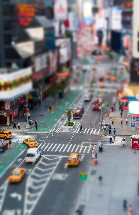 Adobe Photoshop Elements 10 Tutorial - Tilt Shift Effect - How To Create The Tilt SHift Effect Using Photoshop Elements 10 Tilt Shift Photos, Miniature City, Tilt Shift Photography, Tilt Shift Lens, Miniature Photography, Adobe Photoshop Elements, Tilt Shift, Architectural Photographers, Photoshop Photography