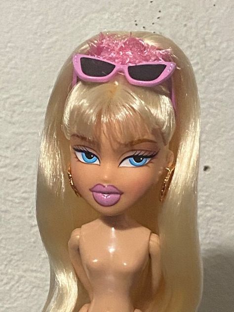 saysobratz🌺🌴 on X: "Bang era 🎀 https://t.co/nD5jq8HFUz" / X Bratz Doll Bangs, Doll Bangs, Rainbow High, Bratz Doll, Pretty Dolls, Custom Dolls, B & B, Pug, Fashion Dolls