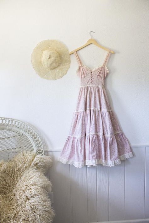 Vintage 70s Gunne Sax pink praire dress Gunne Sax Sundress, Gunne Sax Dress Vintage 70s, Gunne Sax Dress Pattern, Praire Dresses, Cottagecore Outfit Ideas, 70s Sewing Patterns, Feminine Business, Cottagecore Outfit, Romanticising Life