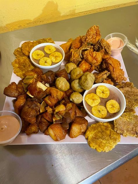 Dominican Drinks, Dominican Desserts, Caribbean Appetizers, Dominican Culture, Food Motivation, Dominican Food, Alcoholic Drink, Hispanic Food, Healthy Food Motivation