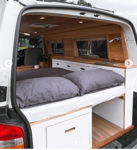 Vw Kampeerwagens, Kombi Food Truck, Astuces Camping-car, Vw Bus Interior, Kangoo Camper, Minivan Camper Conversion, Campervan Bed, Volkswagen Camper Van, Van Interiors