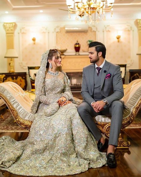 Pakistani Bridal Makeup Hairstyles, Wedding Matching Outfits, Marriage Clothes, Engagement Dress For Bride, Bride Photos Poses, Walima Dress, Couple Wedding Dress, Asian Bridal Dresses, Bride Photography Poses