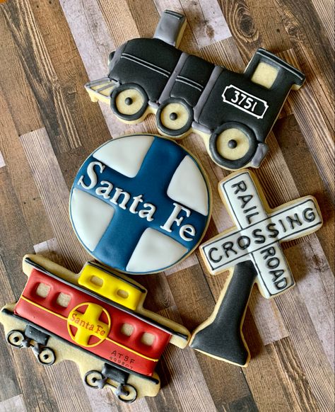 Train Royal Icing Cookies, Train Cookies Decorated, Retirement Cookies, Train Cookies, Car Cookies, Train Theme, Iced Sugar Cookies, Xmas Cookies, Creative Cookies