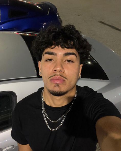 Mexican Mustache, Nice Eyebrows, Goatee Styles, Mustache And Goatee, Hot Mexican Men, Mexican Hairstyles, Mixed Guys, Hispanic Men, Men Haircut Curly Hair