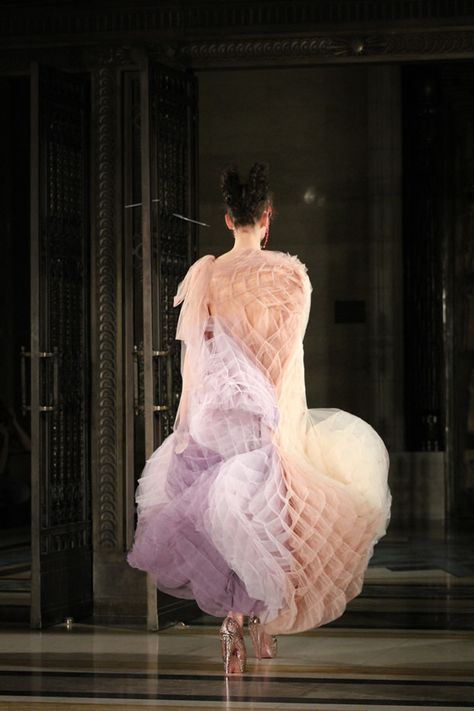 Fashion Structure, Architectural Fashion, Sculptural Fashion, 3d Fashion, Candy Girl, Weird Fashion, Futuristic Fashion, Couture Details, Lifestyle Design