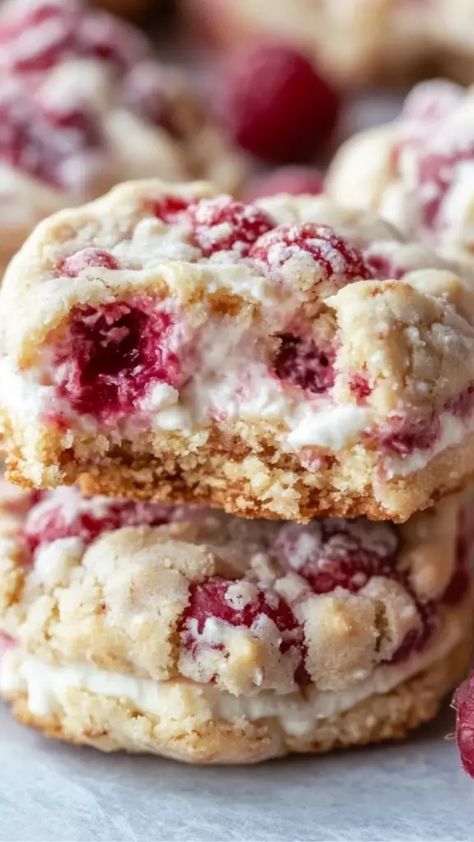 Raspberry Cheesecake Cookies Subway Raspberry Cheesecake Cookies Recipe, Raspberry Cheesecake Cookies, Raspberry Cookies, Strawberry Cake Mix, Pastries Desserts, Vanilla Cake Mixes, Dessert Snacks, Dried Raspberries, Cheesecake Cookies