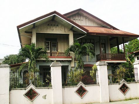 San Fernando Pampanga Old Filipino Houses Exterior, Traditional Filipino House, Classic Filipino House, Modern Filipino House, Spanish Era Philippines Houses, Filipino Ancestral House, Filipino House, Philippines House Design, Philippine Houses