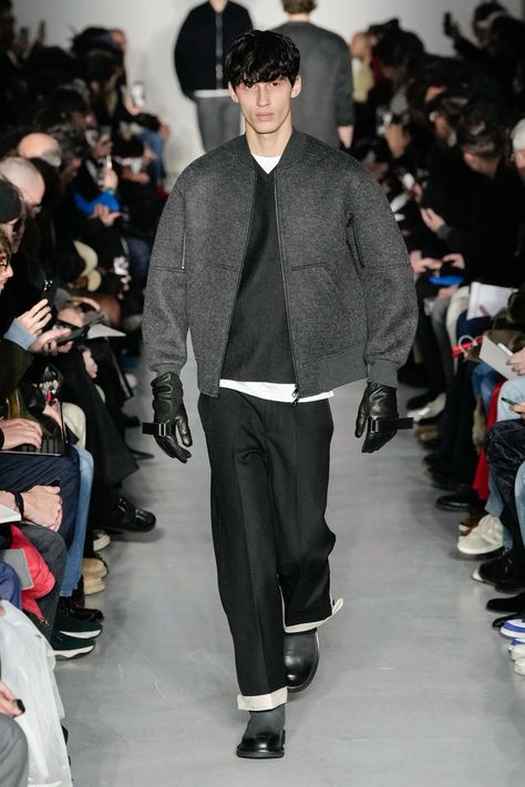 Neil Barrett Fall 2024 Menswear https://www.vogue.com/fashion-shows/fall-2024-menswear/neil-barrett/slideshow/collection#22 Neil Barrett Menswear, Menswear 2024, 2024 Menswear, Neil Barrett, Menswear Fashion Show, Menswear Fashion, Vogue Runway, Fall 2024, Fashion Show