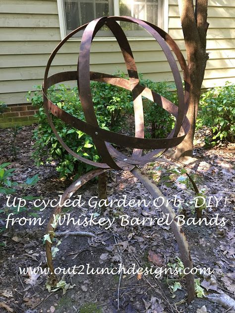 Well & Truly Out 2 Lunch: Up-cycled Garden Orbs, DIY - using Whiskey Barrel Bands! Barrel Repurpose, Barrel Ring Art, Garden Orbs, Drum Furniture, Raised Herb Garden, Wine Barrel Crafts, Backyard Decorating, Wine Barrel Rings, Iron Trellis