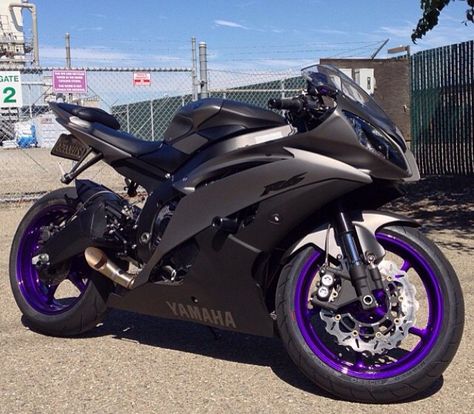 jav Yamaha R6 black and Purple.  I am not normally a fan of purple but holy crap is this absolutely perfect!!!! In LOVE! Yamaha R6 Black, Purple Motorcycle, Motor Balap, Image Moto, Pretty Bike, Yamaha R6, Motor Sport, Sports Bikes Motorcycles, Sepeda Motor