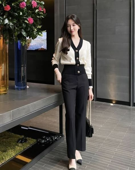 Smart Casual Women Outfits, Outfit Korean Style, Fashion Top Outfits, Korean Casual Outfits, Everyday Fashion Outfits, Casual Day Outfits, Classy Work Outfits, Stylish Work Outfits, Office Outfit