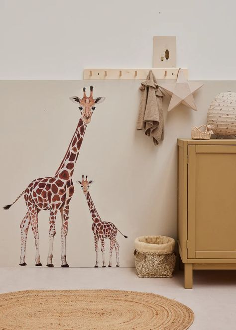 Vintage Kids Room, Giraffe Decor, Baby Nursery Inspiration, Baby Room Neutral, Baby Room Themes, Giraffe Nursery, Jungle Room, Nursery Room Design, Safari Nursery Decor