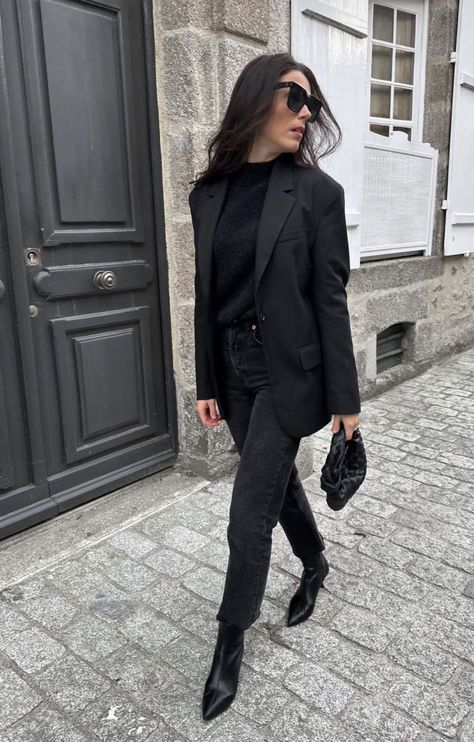 Black Outfit Casual, Zara Pull, Jean Zara, Black Blazer Outfit, Muslim Outfits Casual, Winter Fashion Outfits Casual, Instagram B, Paris Outfits, All Black Outfit