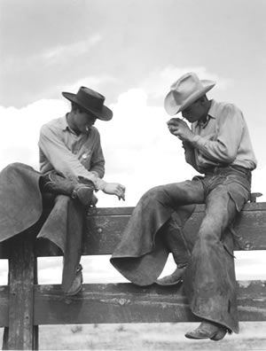 Harvey Caplin - well known for the Stetson hat box images Cowboy Photography, Cowboy Pictures, Cowboy Aesthetic, Real Cowboys, Into The West, Wilde Westen, The Lone Ranger, Western Life, Cowboy Horse