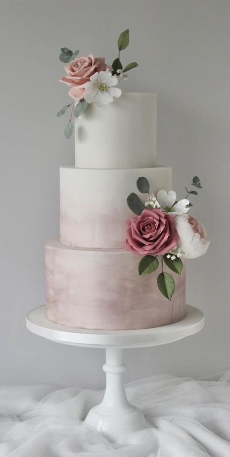 Ombre Tiered Cake, Pink Ombre Cake With Flowers, Pink Ombre Wedding Cake, Wedding Cake Elegant, Magic Cakes, Cake Design Wedding, Ombre Wedding Cake, Wedding Cake Purple Ombre, Wedding Cake Trends