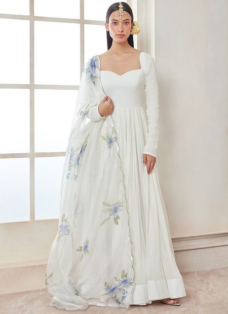 White Georgette Anarkali, Anarkali Designs, Georgette Anarkali, Trendy Outfits Indian, Anarkali Dress Pattern, Traditional Indian Dress, Salwar Kamiz, Printed Dupatta, Indian Dresses Traditional