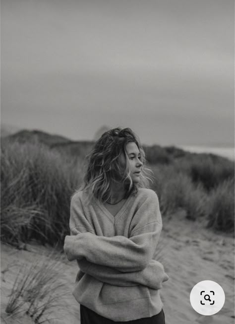 Black And White Moody Photography, Gloomy Day Beach Photoshoot, Moody Poses Photography, Beach Pictures Portrait, Seaside Photoshoot Ideas, Moody Film Photography, Foggy Portrait Photography, Snow Beach Photoshoot, Lakeside Portrait Photography