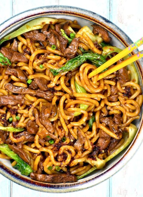 Shanghai Fried Noodles - GypsyPlate Best Asian Recipes, Shanghai Noodles, Thai Pad, Vietnamese Grilled Pork, Pork Marinade, Pork Noodles, Asian Stir Fry, Asian Noodle Recipes, Quick And Easy Meals