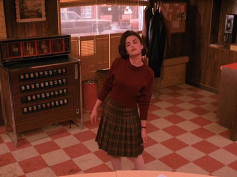 Audrey Twin Peaks, Twin Peaks Fashion, Twin Peaks 1990, Audrey Horne, Sherilyn Fenn, Dale Cooper, The Wombats, Black Lodge, Laura Palmer