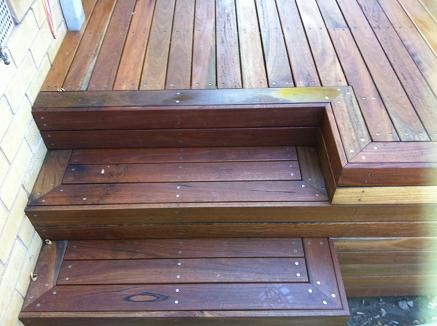 timber steps and verandah Inset Deck Stairs, Inset Porch, Timber Steps, Garage Hanging Storage, Door Remodel, Deck Awnings, Deck Bench, Front Porch Railings, Front Porch Steps