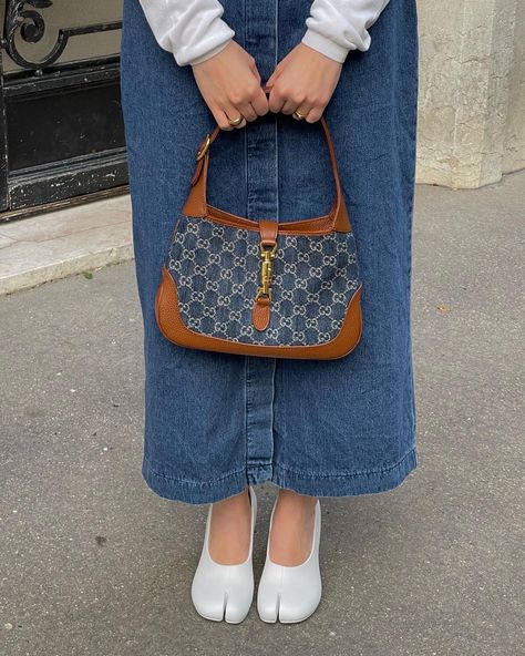 Gucci Jackie 1961 Denim monogram , denim long skirt outfit , margiela white tabi Gucci Jackie White, Gucci Bag Outfit Street Styles, Denim Long Skirt Outfit, Gucci Bag Outfit, Gucci Jackie 1961, 4s Outfit, Long Skirt Outfit, Denim Long Skirt, Gucci Denim