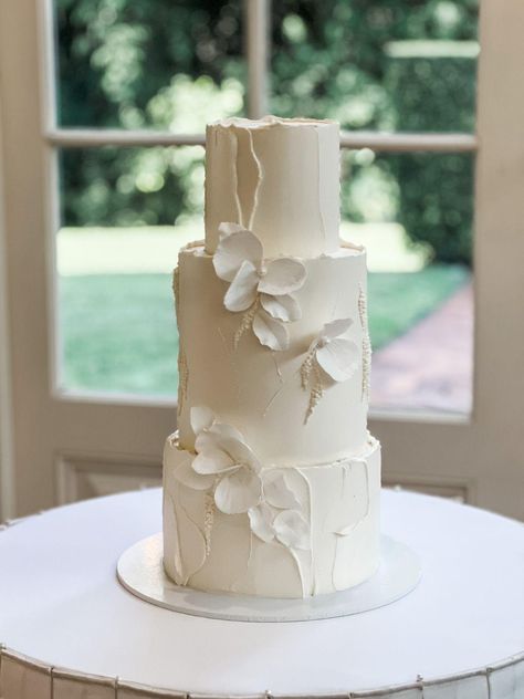 Clean Wedding Cake, Wedding Cake Chic, Classy Wedding Cakes, Textured Wedding Cakes, 4 Tier Wedding Cake, Wedding Cake Fresh Flowers, Fondant Cake Designs, Wedding Cake Photos, Dream Wedding Cake