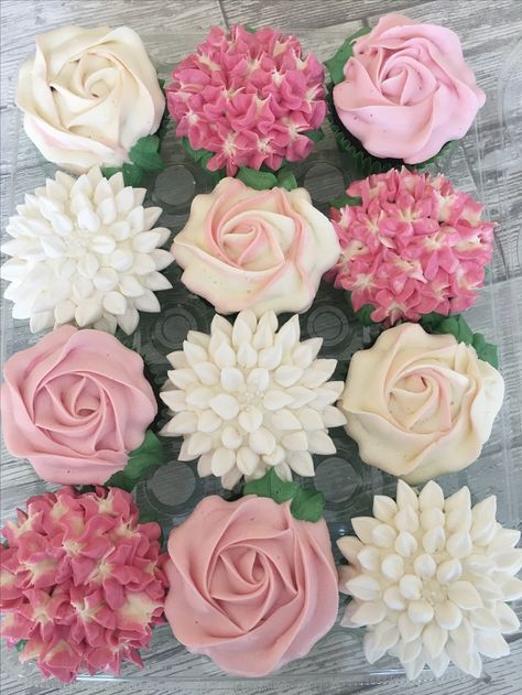 Lotus Flower Cupcakes, Pink And White Flower Cupcakes, Bridal Shower Flower Cupcakes, Flower Shaped Cupcakes, Pink Flower Cupcakes Ideas, Flower Themed Cupcakes, Mini Flower Cupcakes, Floral Baby Shower Cupcakes, Flower Birthday Cupcakes